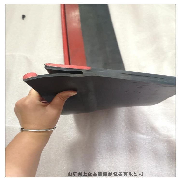 防溢裙板 Y型 200mm*15  長度根據(jù)導(dǎo)料槽長度定做  輸送機擋煤板